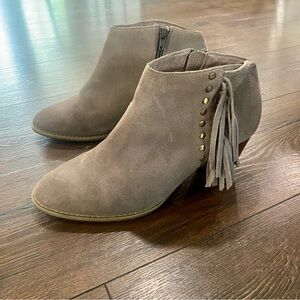 Vionic Women's Faros Fringed suede Bootie - Greige size 8.5